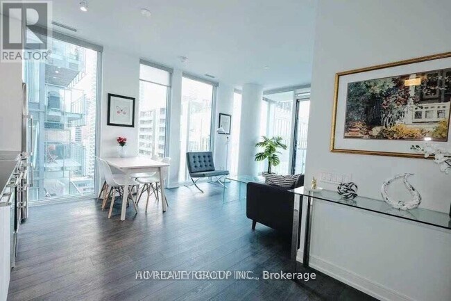 Building Photo - 28 Wellesley St E