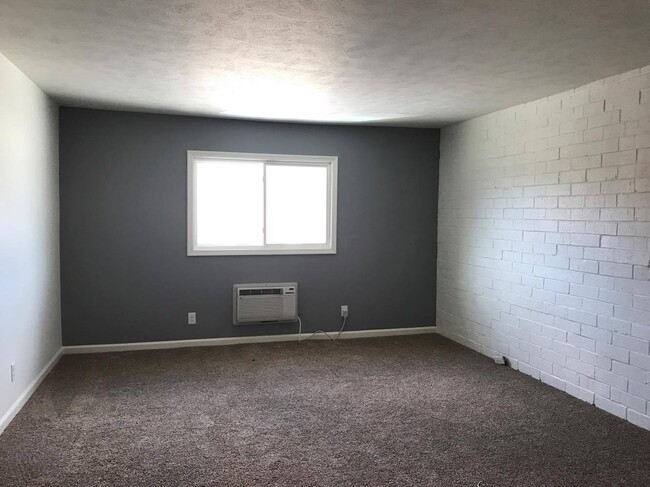 Building Photo - Pinecrest Apartments