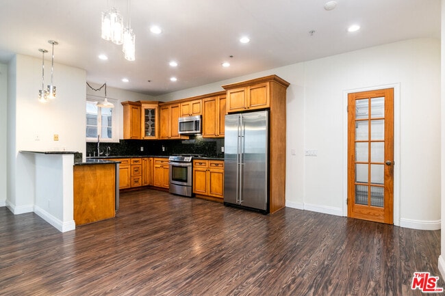 Building Photo - 117 N Gale Dr