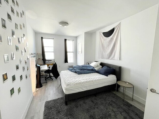Building Photo - 256 Graham Avenue