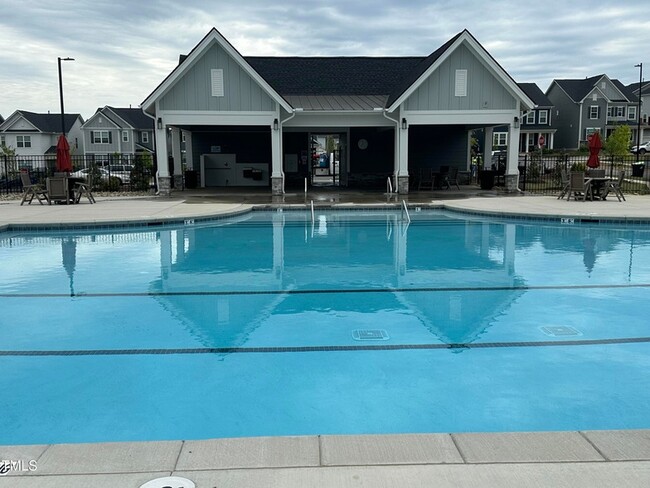 Building Photo - 515 Brushford Ln