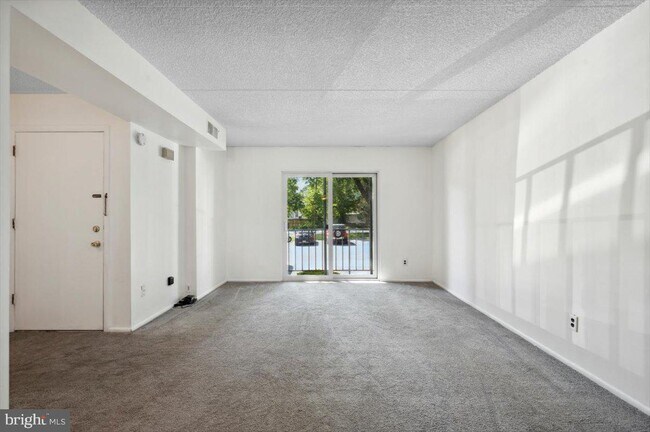 Building Photo - 712 Putnam Blvd