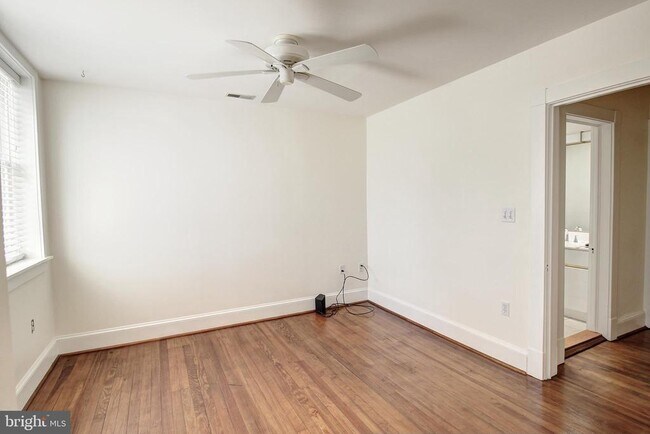 Foto del edificio - 206 E 8th St