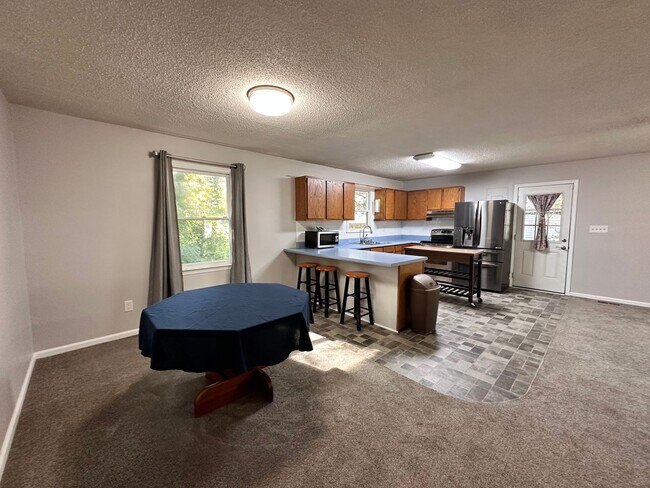 Building Photo - Exclusively Offered by Muse Realty Rentals...