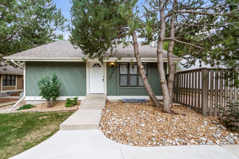 Primary Photo - 10165 E Peakview Ave