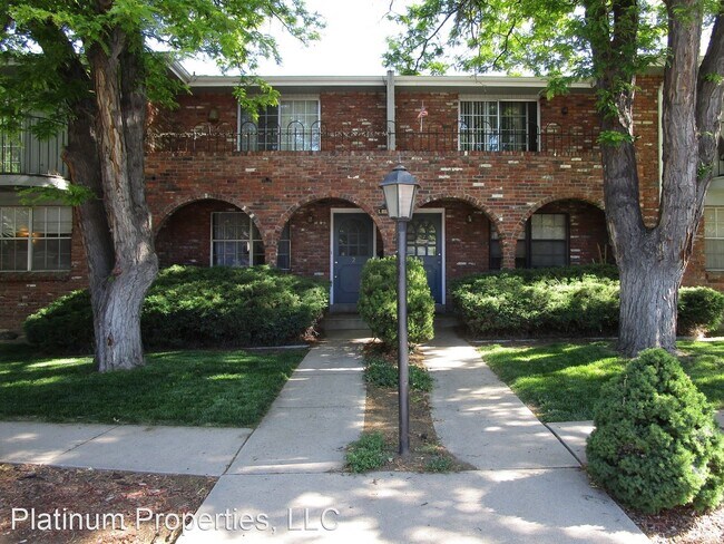 Building Photo - 3514 S Hillcrest Dr