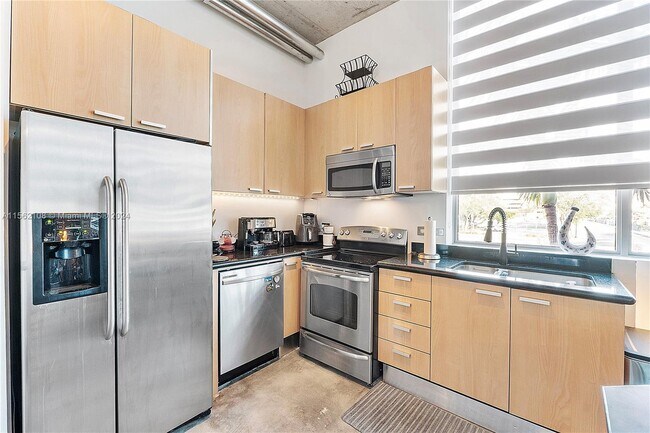 Building Photo - 2100 Van Buren St