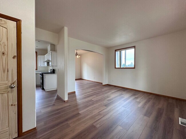 Building Photo - Beautiful Move-In Ready Single-Family Home on a Corner Lot in Gresham!