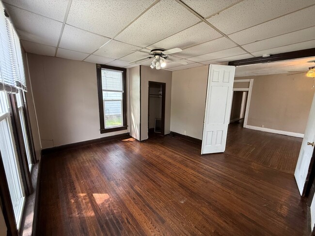 Building Photo - 110 W Lutz Ave
