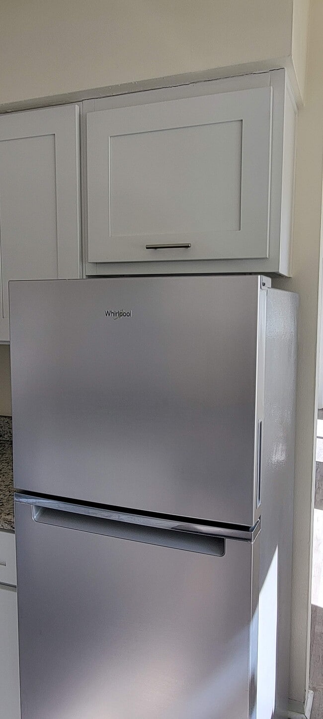 stainless steel appliances - 2011 NE 56th St