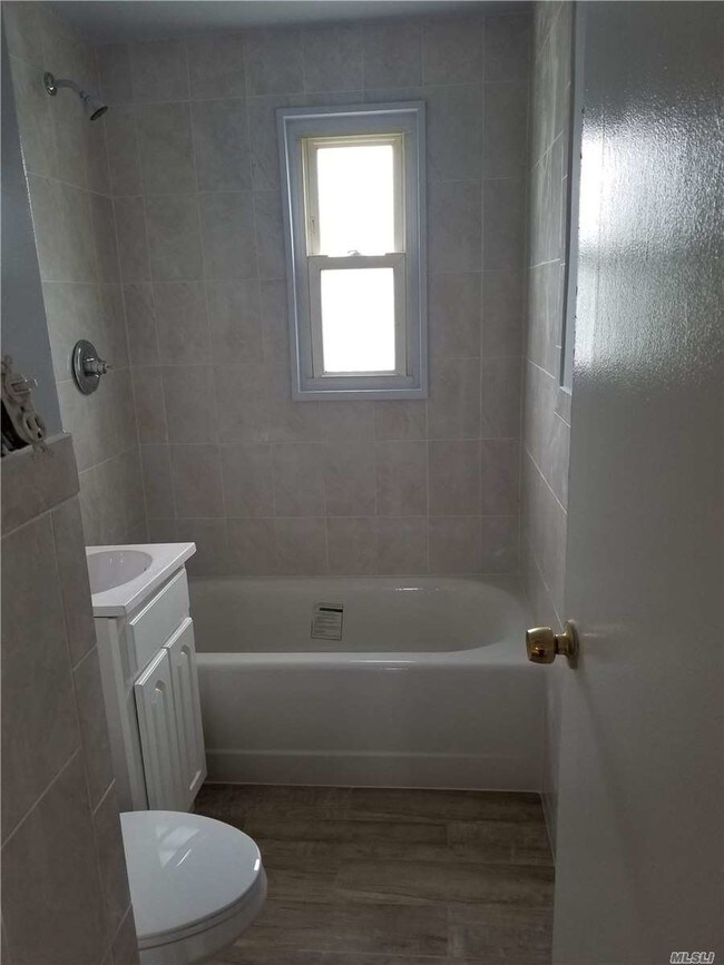 Foto del edificio - 131-54 Laurelton Pkwy
