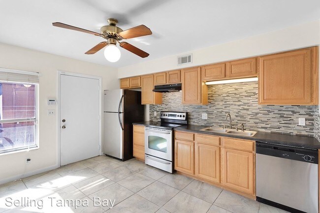 Building Photo - 2 br, 1.5 bath House - 4314 La Riviera Ct.