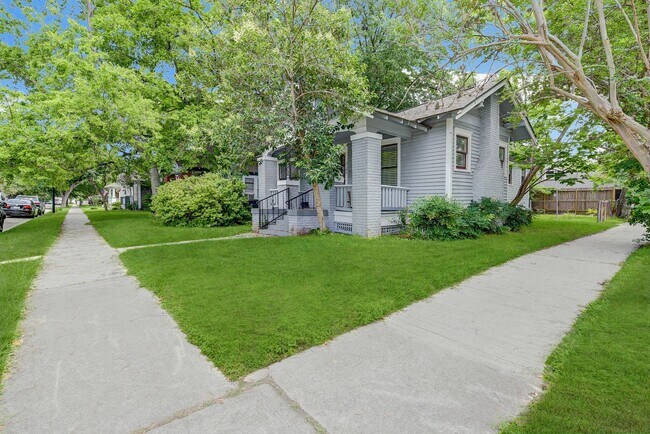 Photo - Old-world elegance with modern comfort! House