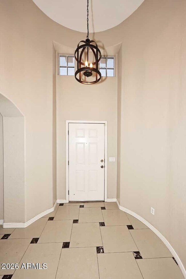 Foto del edificio - 14833 W Charter Oak Rd