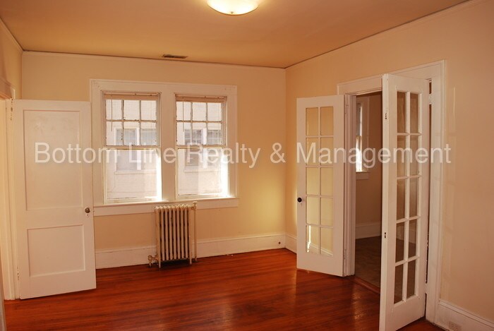 Primary Photo - 2108 E 7th St