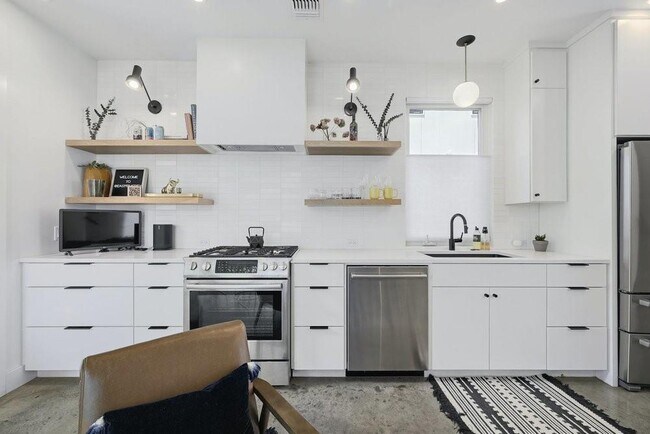 Foto del edificio - 2512 E 6th St