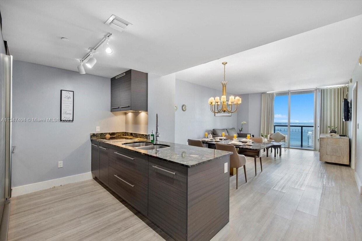 Primary Photo - 485 Brickell Ave
