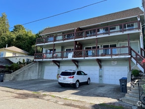 Building Photo - 307 Perry Ave N