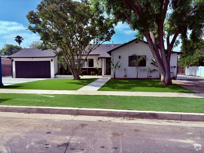 Building Photo - 18152 Sunburst St
