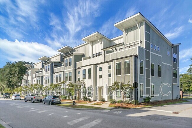 Building Photo - 4565 Mixson Ave