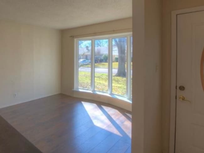 Building Photo - 801 Canyon Ridge Dr