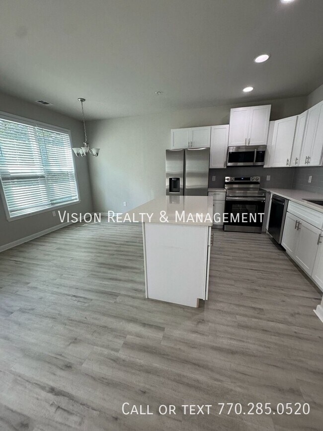 Foto del edificio - 8330 Triple Crown Dr