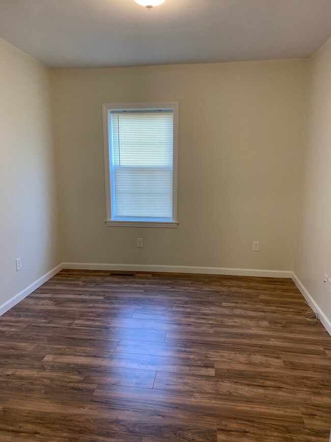 Building Photo - 56 Putnam Pike