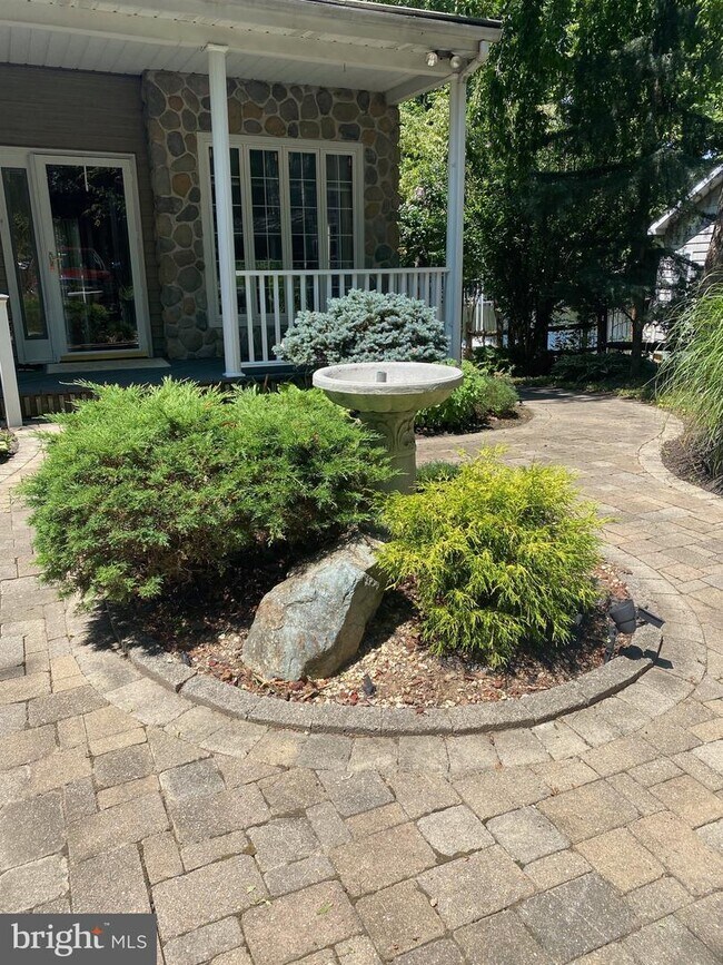 Building Photo - 762 Oak Grove Cir