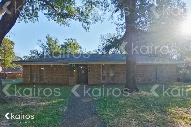 Building Photo - 2933 Oakridge Dr