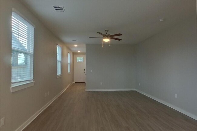 Building Photo - 445 Raglands Rd