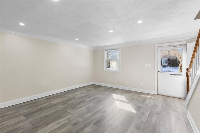 Building Photo - 8 Captain Cook Ln