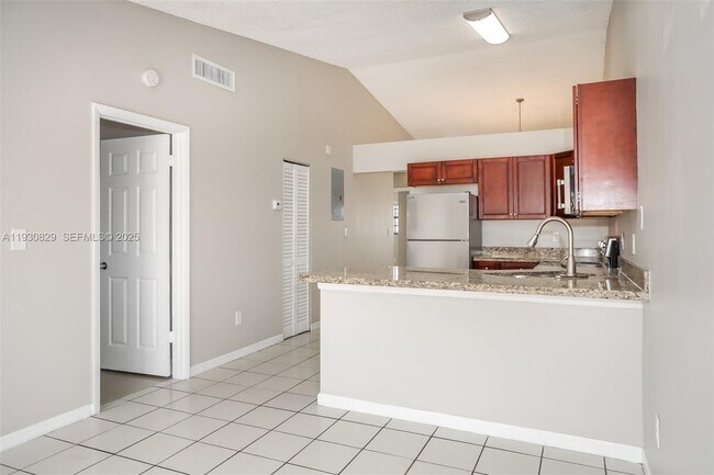 Foto del edificio - 8806 NW 114th Terrace