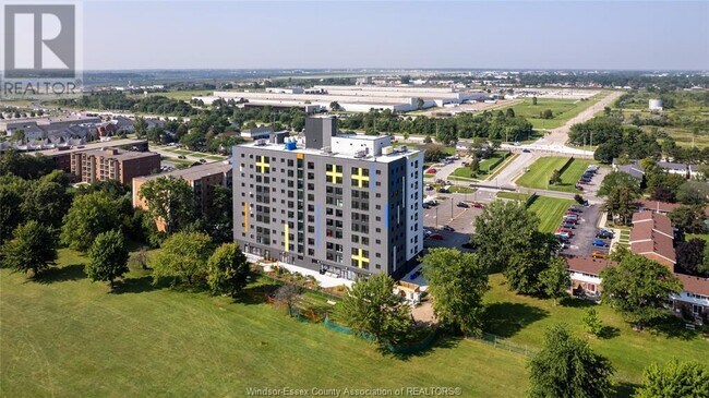 Photo du bâtiment - 3100 Meadowbrook Ln
