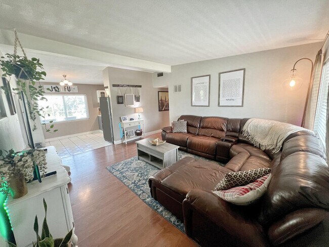 Main living area - 4609 Rockledge Rd