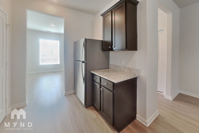 Building Photo - 15475 Maple Ter Dr