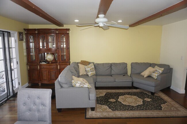 Building Photo - Charming 3 Bed 2 Bath Pool Home in City of Orange