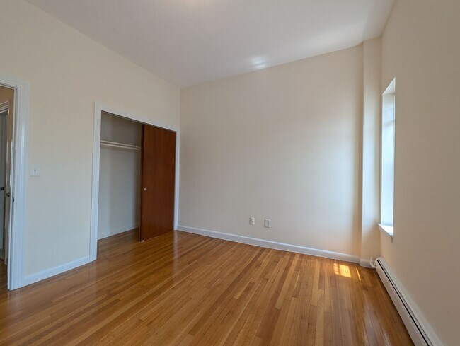 Foto del edificio - 180 N Beacon St