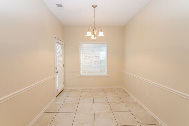 Foto del edificio - 1262 Carlton Ridge Dr
