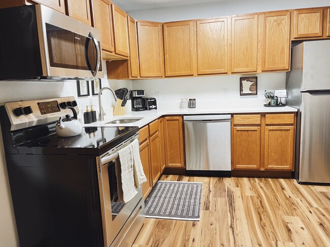 Building Photo - 730 E 2nd St