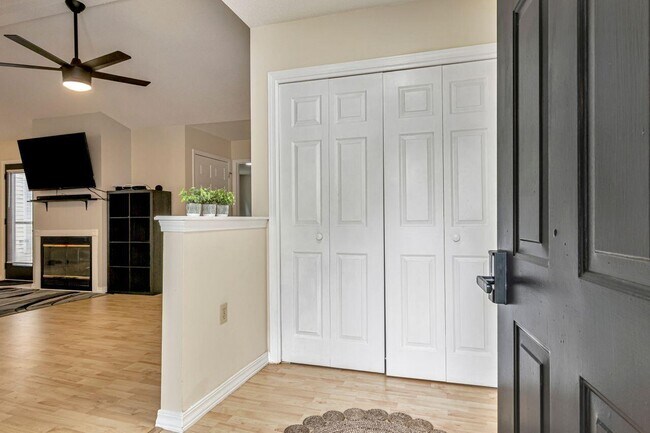 Foto del edificio - 632 Emerald Ln