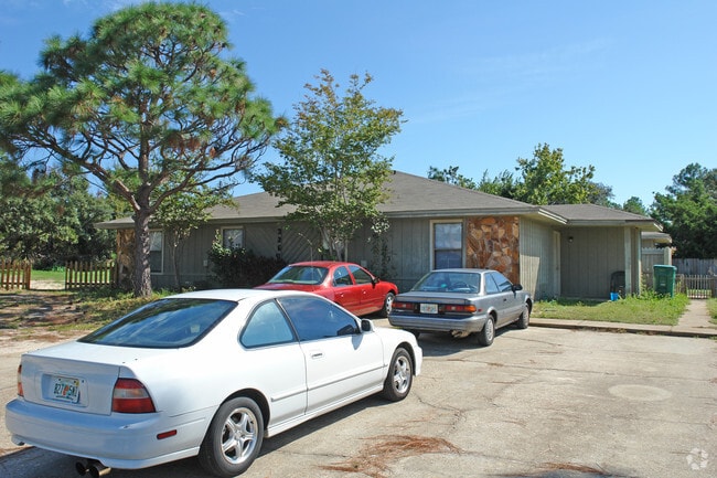 Building Photo - 3361 Green Briar Cir