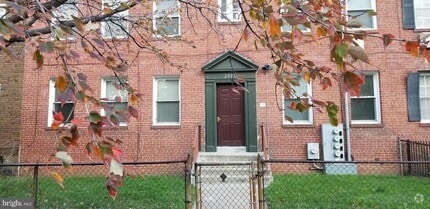 Building Photo - 2821 7th St NE