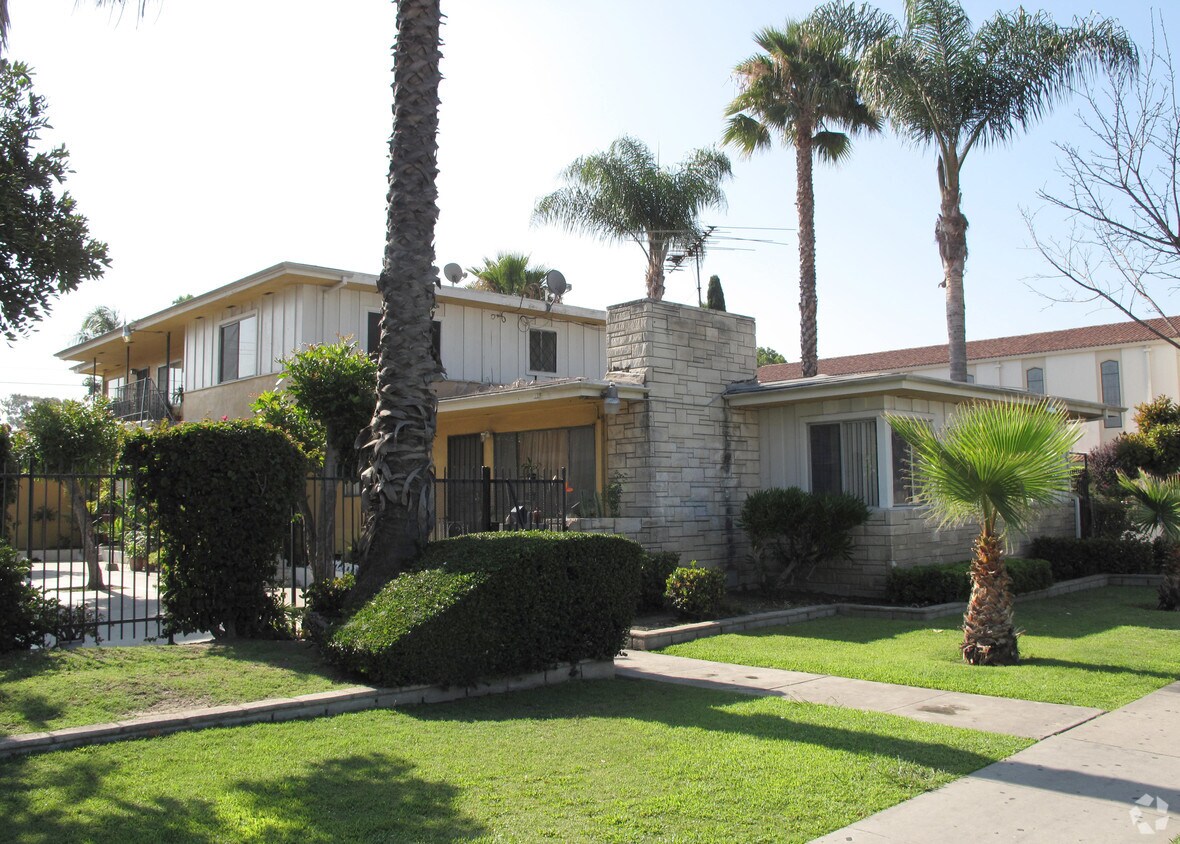 Primary Photo - 10816 California Ave