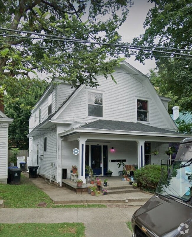 Building Photo - 2119 Grinstead Dr