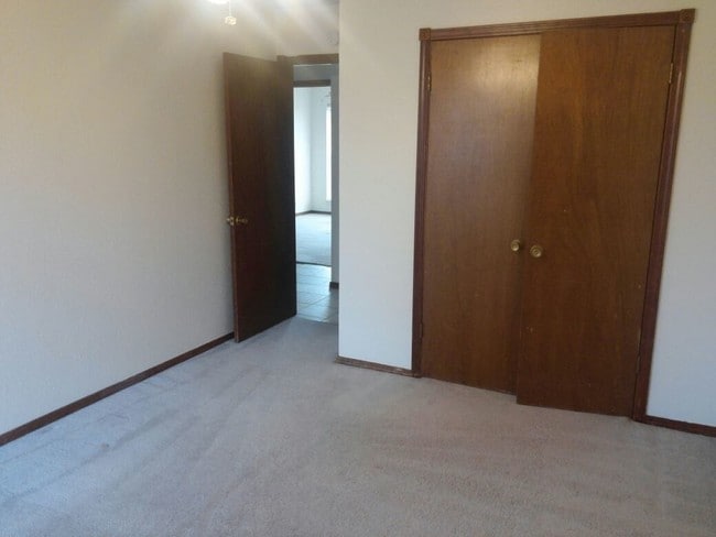 Building Photo - 3 br, 2 bath House - 1011 Royal Lane