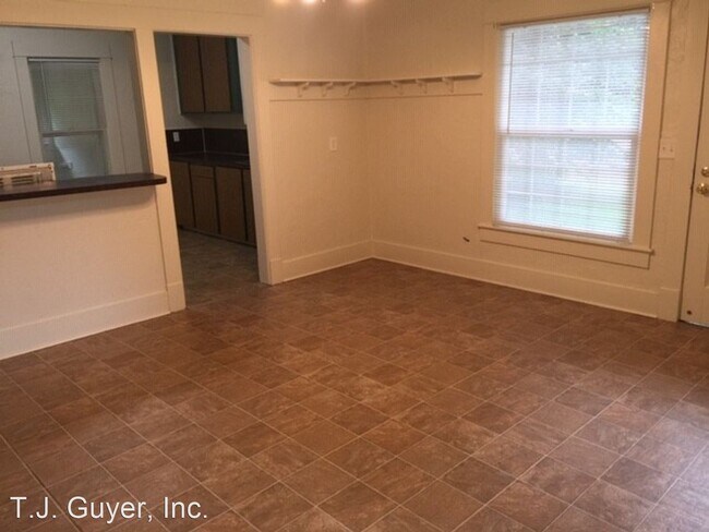 Building Photo - 2 br, 1 bath House - 1126 Mellen St.