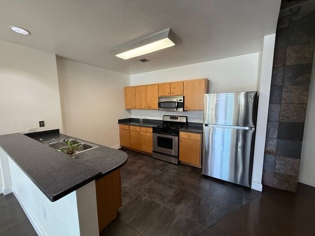 Building Photo - Modern Loft Living in the Heart of Downtow...