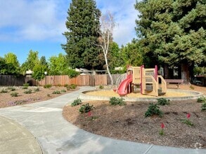 Building Photo - 1096 Pomeroy Ave