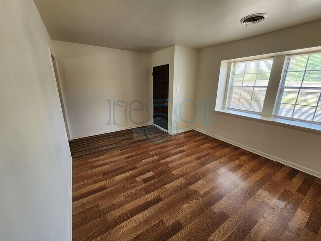 Foto del edificio - *Price Reduction* Nicely Updated Property!...