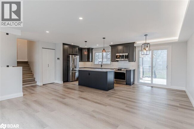 Building Photo - 20 Ottaway Ave